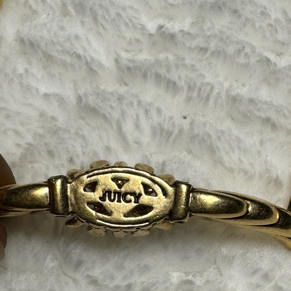 Juicy Couture Vintage Crown Bracelet - Picture 4 of 7